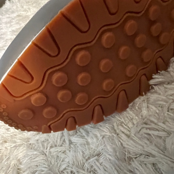 LAST CALL! Reebok Men's Charcoal and White Sneakers - Picture 2 of 3